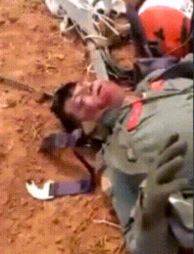 印度社交媒体上流传着一段印军战机飞行员弹射成功的相关事件，虽然降落伞成功打开，但