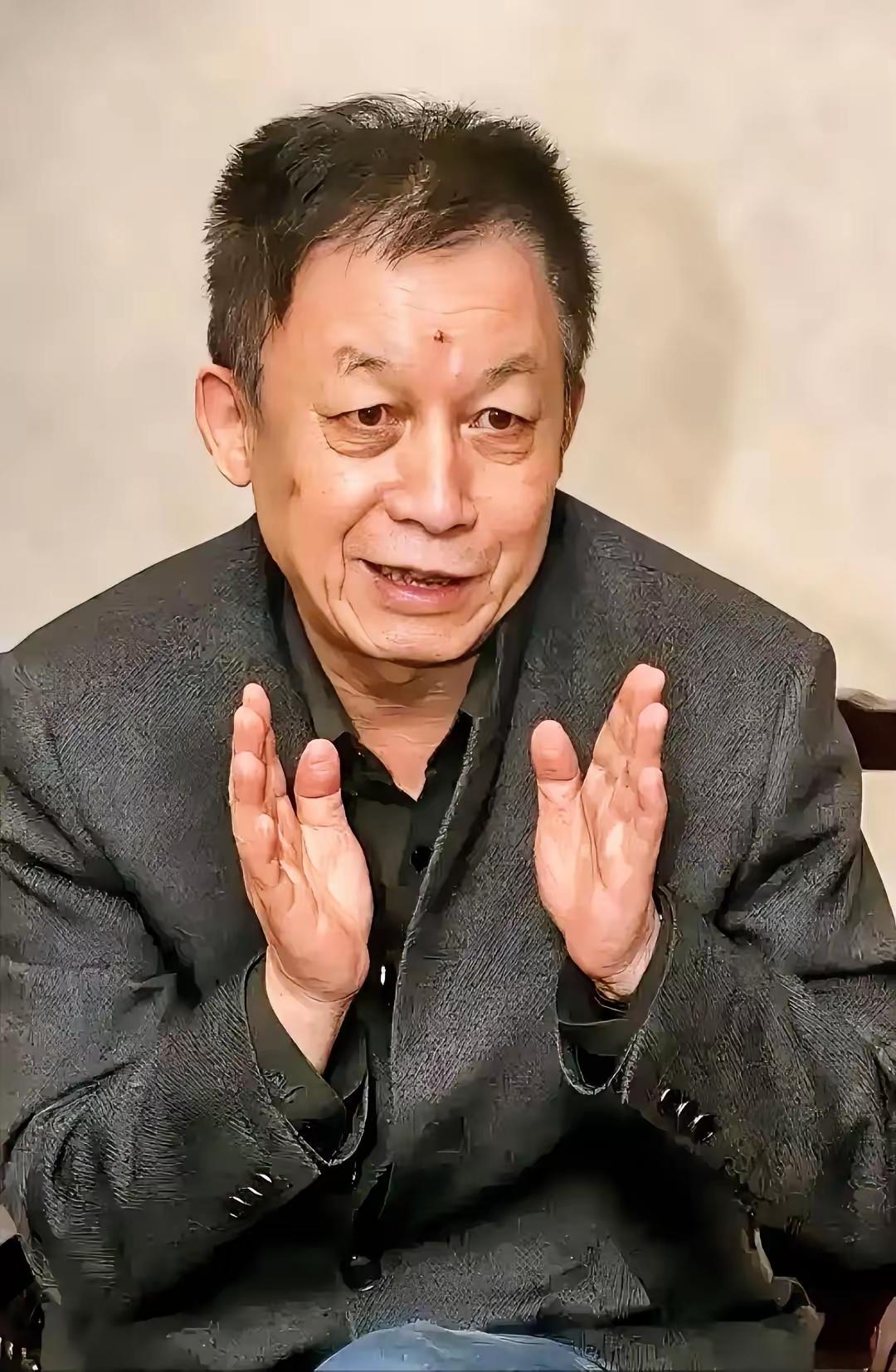 易中天教授曾说过：“当你手握200万的存款，一辆30万的车，一套无贷的130平住