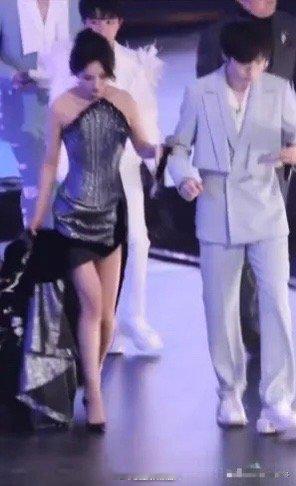 杨幂这双腿的含金量不比她的脸差，可惜从来不营销