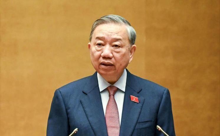 谁能想到，这边刚在北京拍着胸脯保证“我们的关系是头等优先”，转头回了河内，就把手