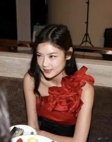 乐基儿真要开心做自己，她就不应该要孩子又在孩子那么小的时候就离婚，在巴厘岛那种地