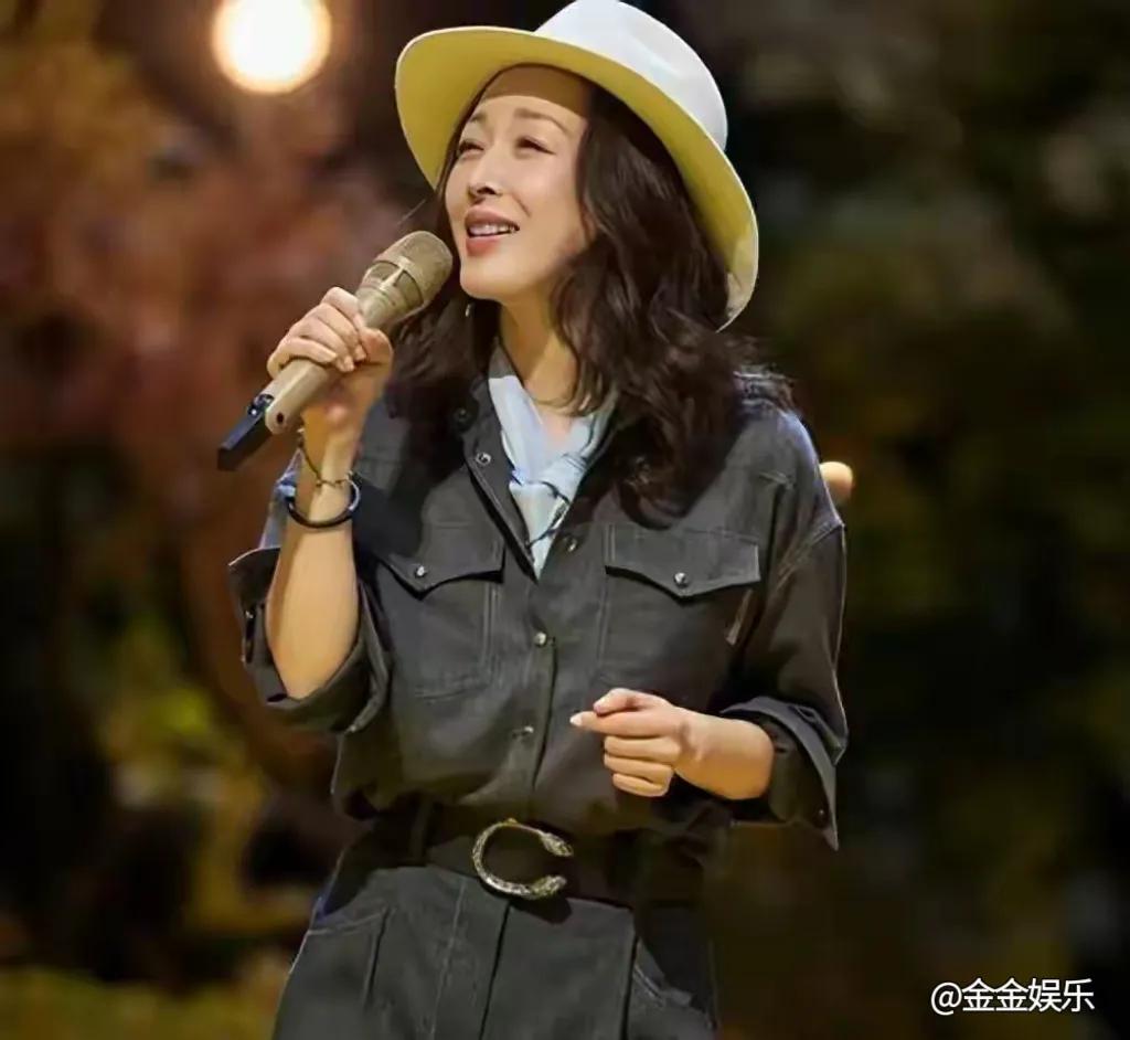 孙悦，这位曾红极一时的歌星，嫁给了大9岁的二婚富豪吴飞舟，还生下了冠军儿子。如今