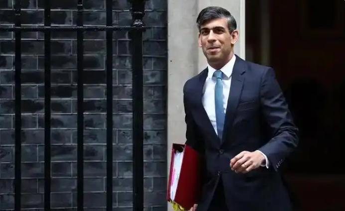 所有印度人都没想到！英国前首相苏纳克跑回老家印度宣布：美国主导的全球秩序已经落幕