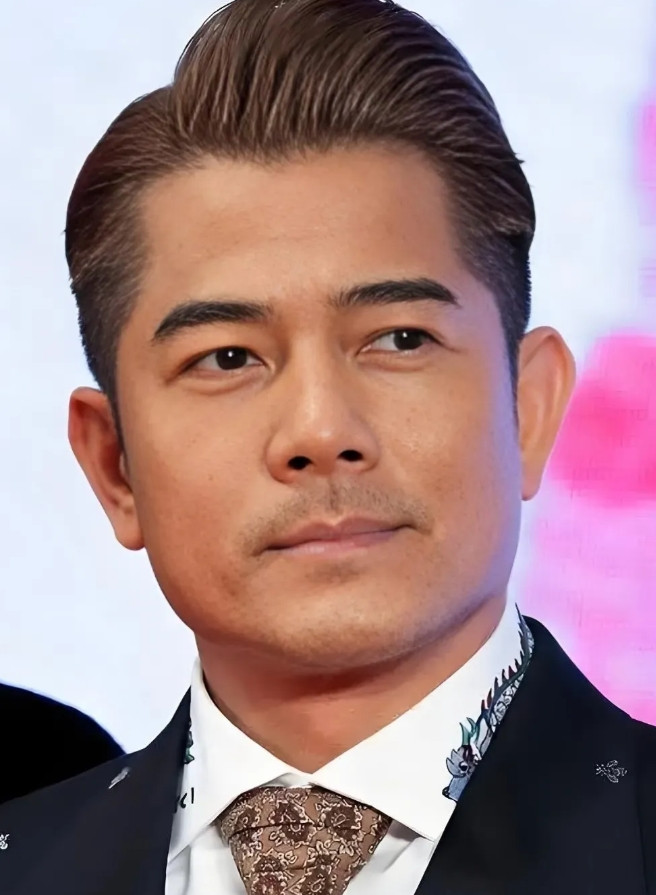 郭富城大女儿郭咏希，小女儿郭咏萱，大女儿7岁，小女儿6岁，大女儿像妈妈，