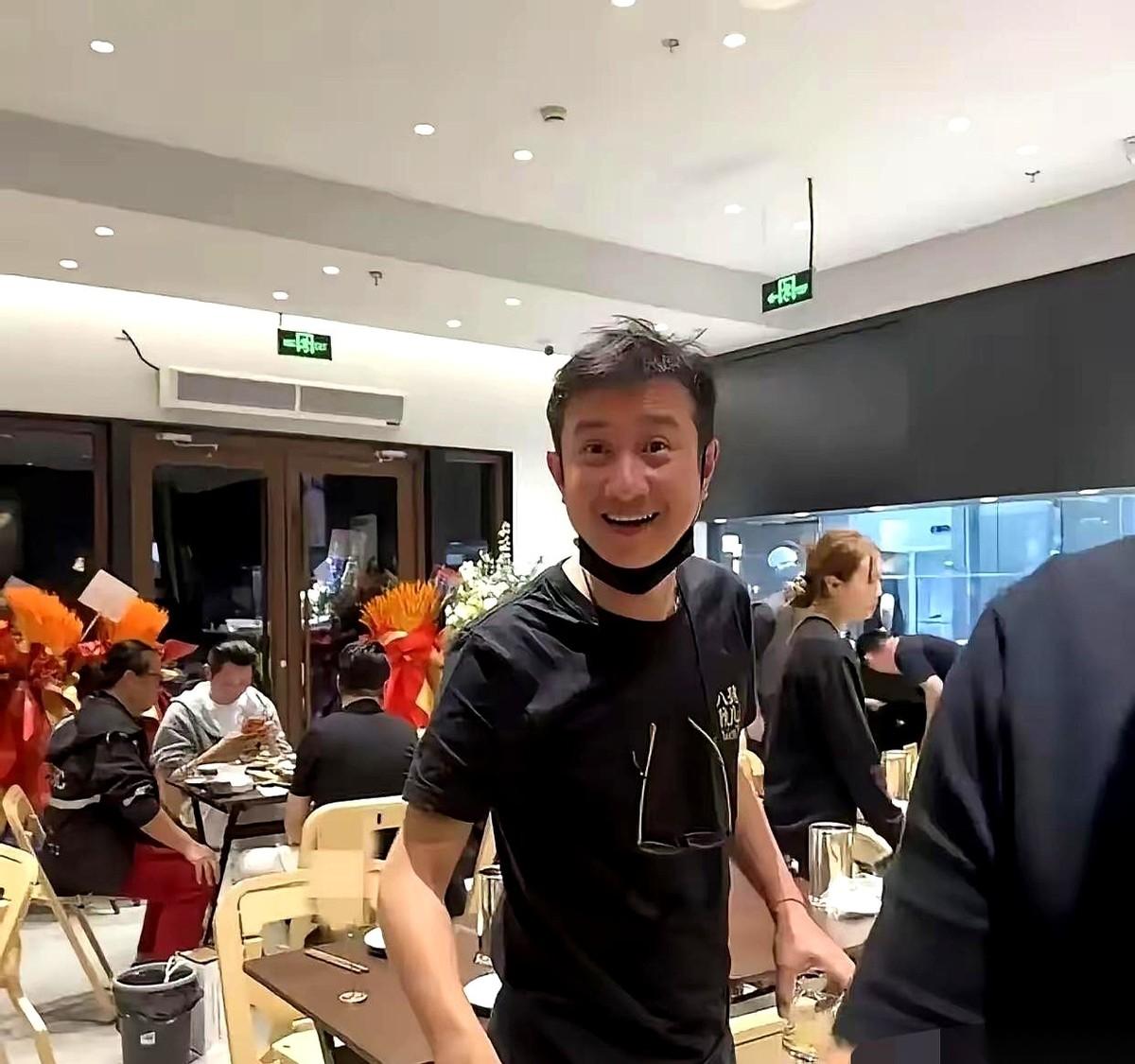 我朋友去上海，专门找文章那个“八号院儿”饭馆，就一个目的：看看明星开的店，到底能