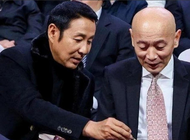 2021年，颁奖礼上，陈道明一上台就开始调侃巩俐:“现场最荣幸的人，应该是巩俐，