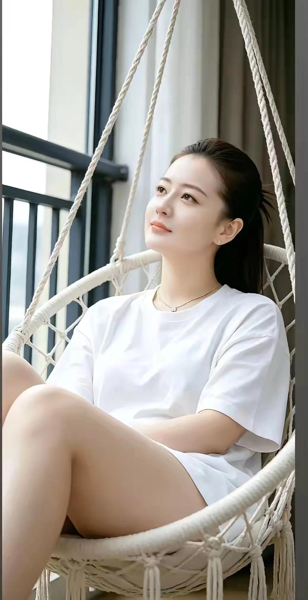 和女人玩，如果你发现她漂亮，情商又高，说话滴水不漏，让你感觉很舒服，千万不要觉得