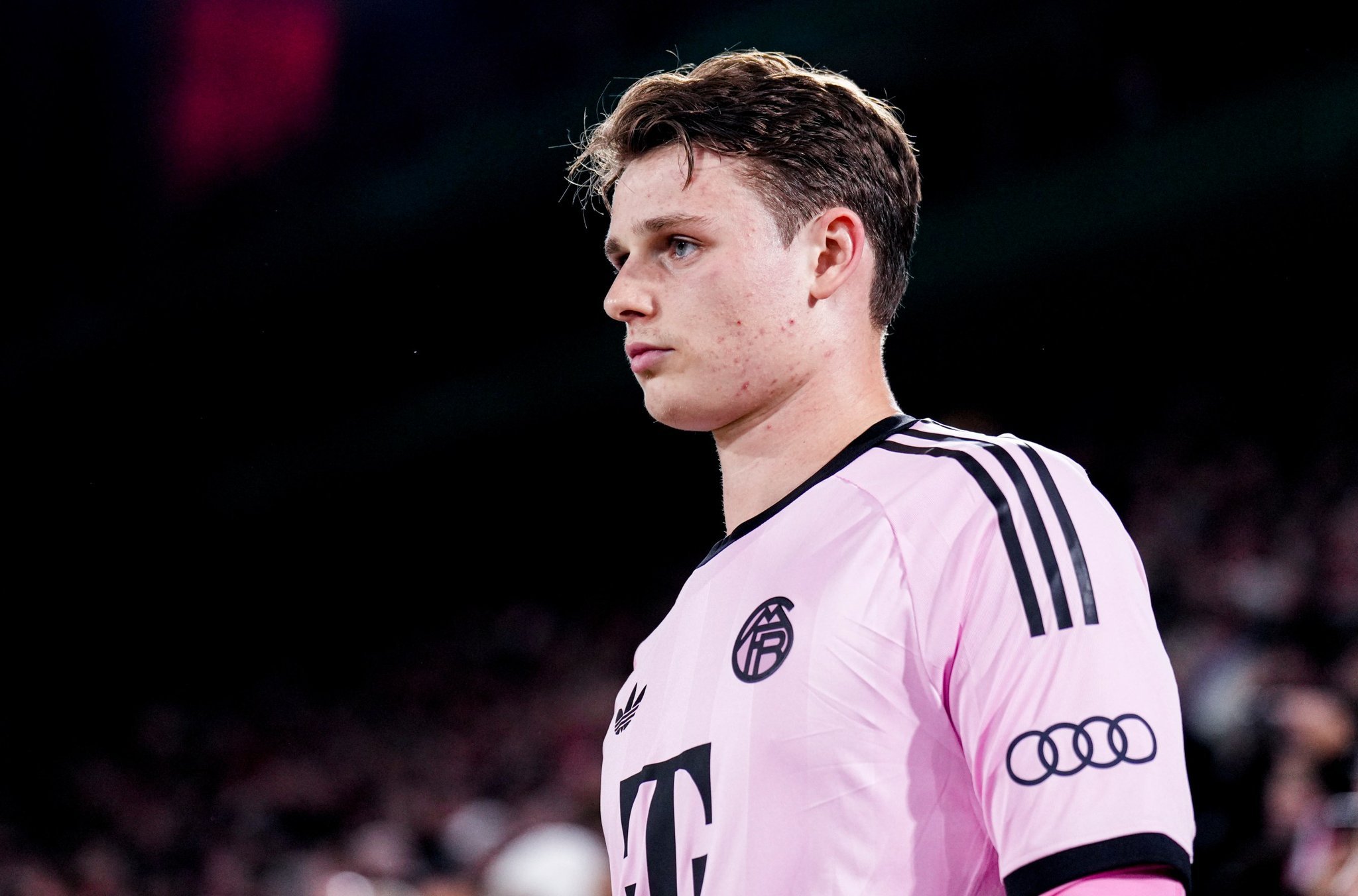 乌尔比希接受FlorianPlettenberg专访。关于在诺伊尔之后成为拜仁