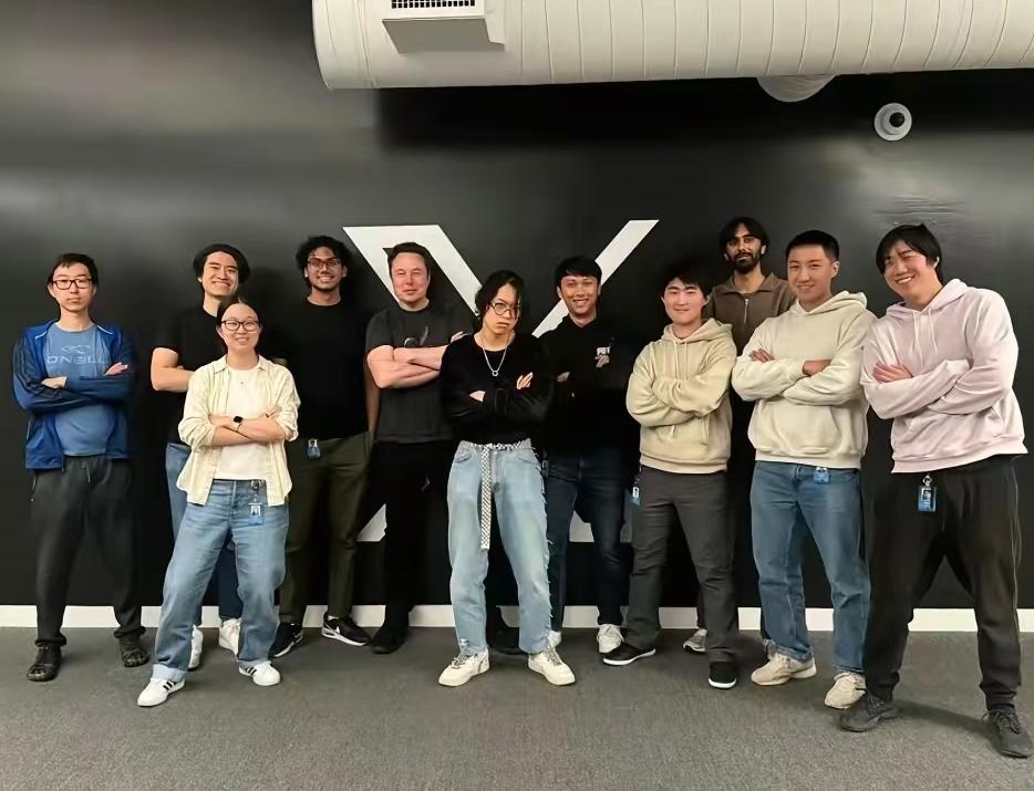 看看马斯克的团队，这里面几乎都是亚洲人，我注意一个细节，他们的打扮真的是随心所欲