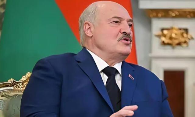 白俄罗斯总统卢卡申科爆出个惊天猛料，听得人头皮发麻、后背发凉！他表示：俄罗斯藏着