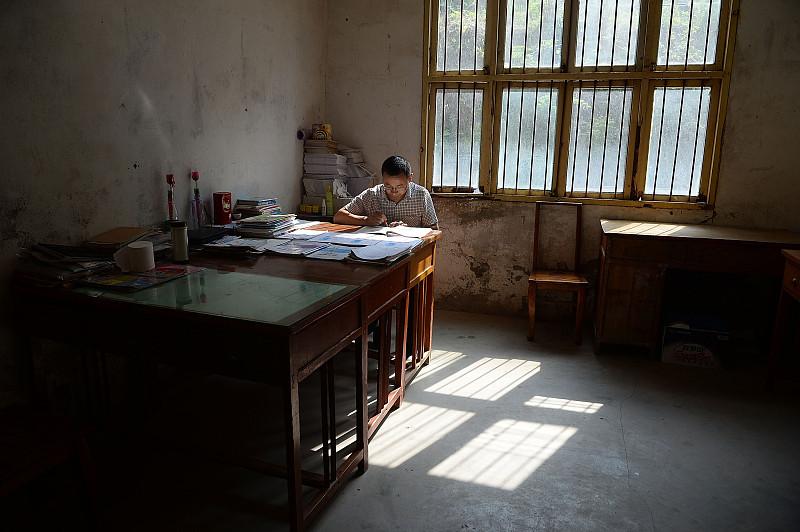 教龄40年，在河南当了一辈子老师，退休金到底能拿多少？这是后台很多老师问我的
