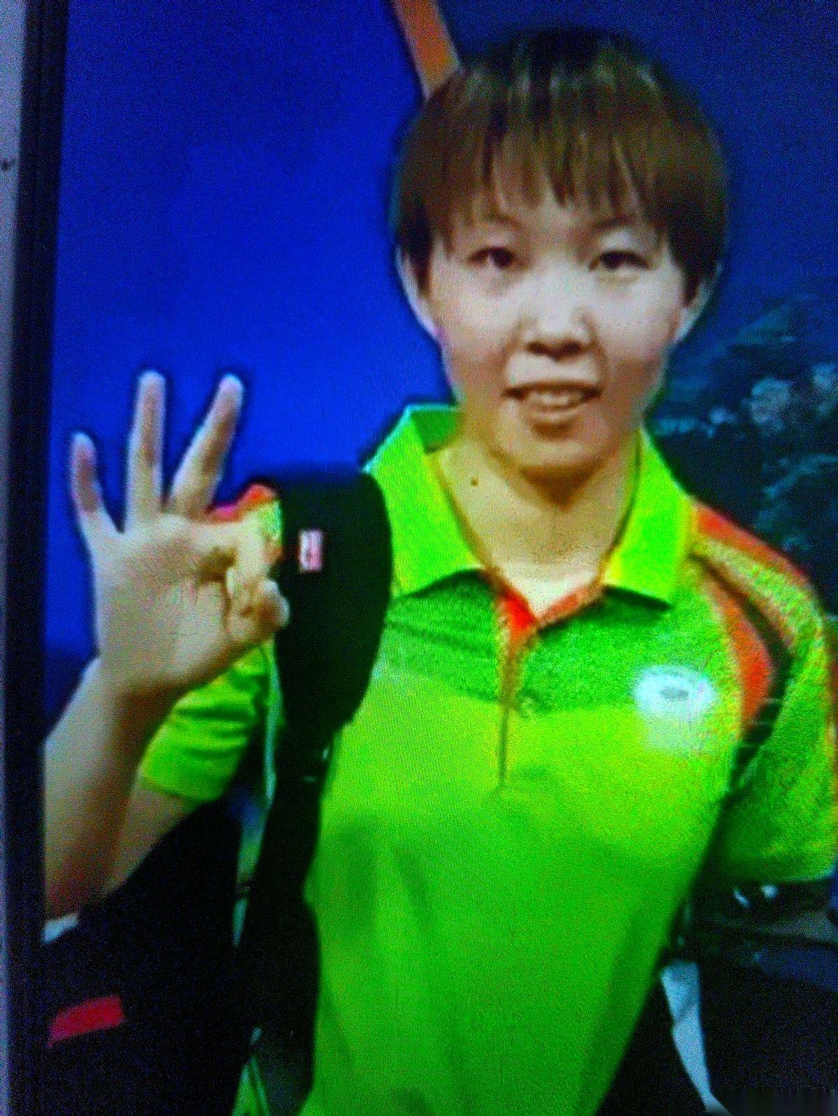 那个连赢我们两大主力的韩莹，被朱雨玲4:2拿下了。说真的，看到比分那一刻，我长