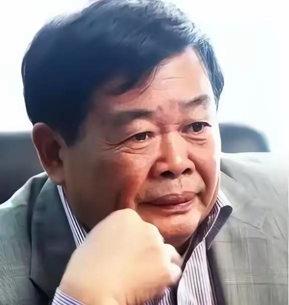 这年头，做善事比做生意还难。2015年，曹德旺为了救那个患肾病的女孩，眼睛都