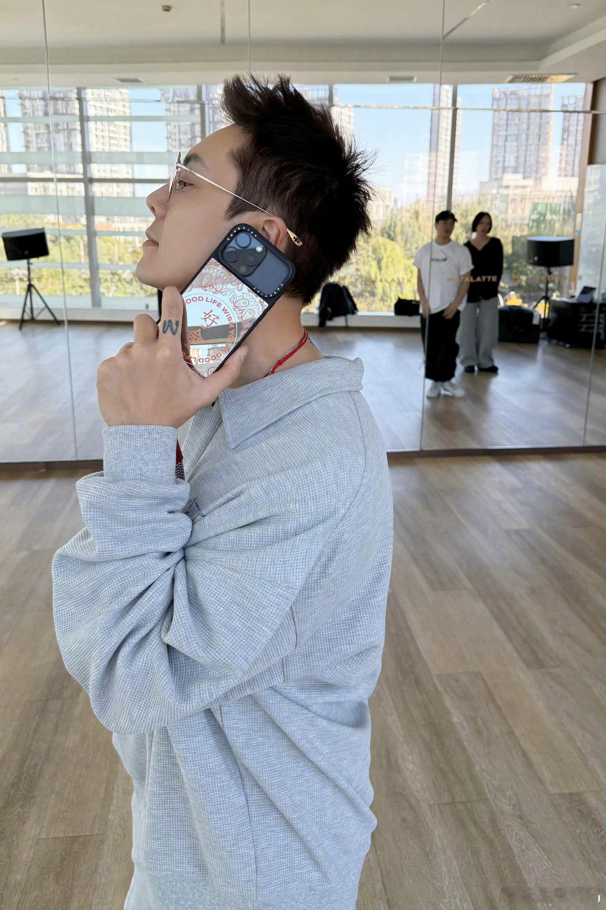 好命哥陈伟霆的“好命”手机壳，果然梗还是本人玩有意思，这是戏里戏外都真“好命”啊