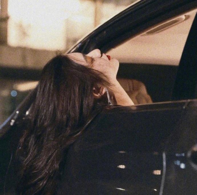 美貌，从来不能单出当王炸。真正厉害的女人，从来不会把“我很美”挂在嘴边，更