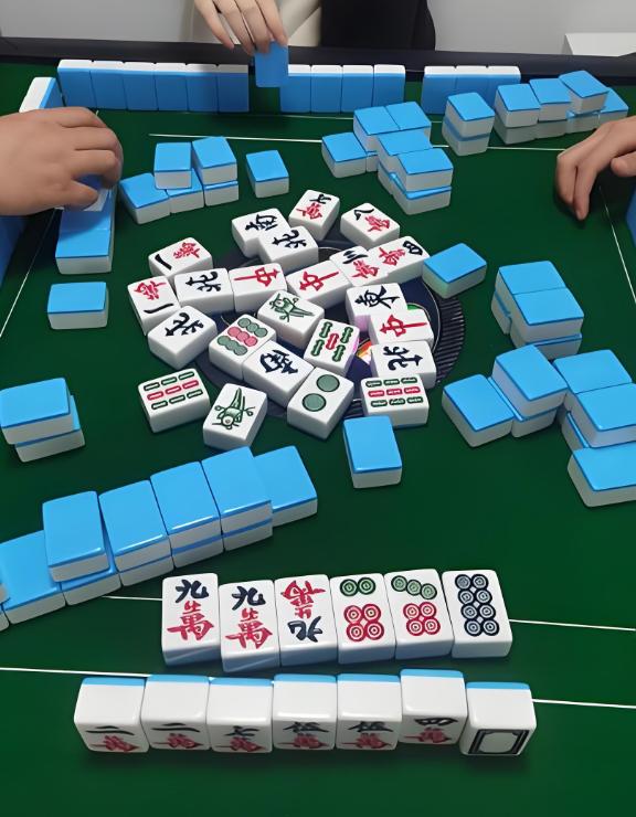 太公正！广东清远男子棋牌室打麻将时突感不适，起身透气刚到门口就倒地昏迷，老板立马
