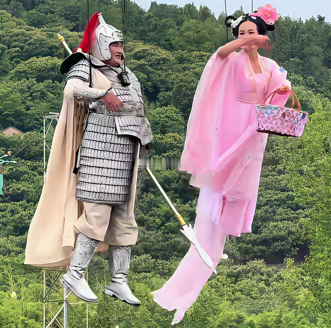 朱之文的演出越来越升级了竟然吊威亚凌空伴仙女，上演空中野女散花