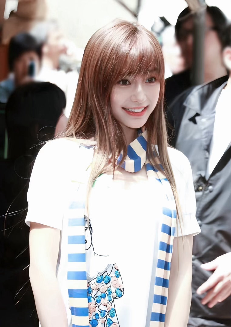 angelababy完全等比例长大好嘛从小美到大的颜值谁看了不得夸一句！ange