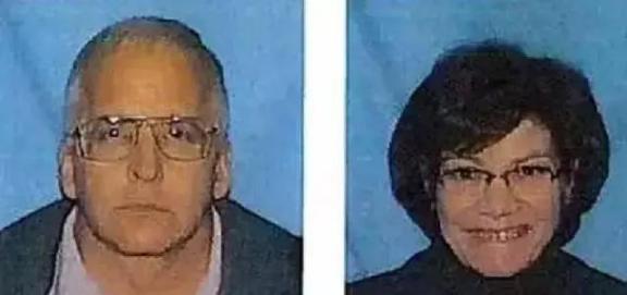 1999年美国轰炸我国大使馆,10年后一对夫妇在美遭遇枪击,丈夫当场身亡。媒体深