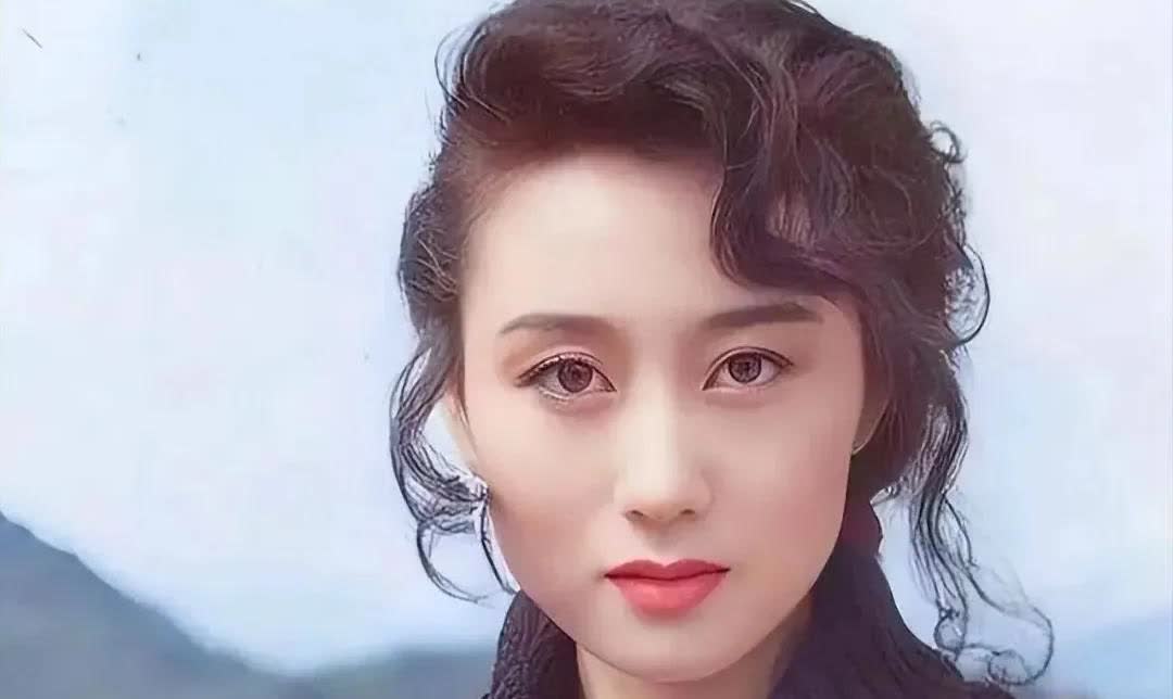 李连杰和黄秋燕离婚也要娶利智，单从这点看，关于利智的传闻就是假的了。
