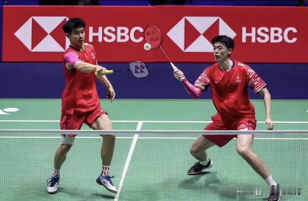 昨晚最后结束的一场印度羽毛球公开赛男双首轮比赛，国羽的“一百分组合”刘毅/陈柏阳