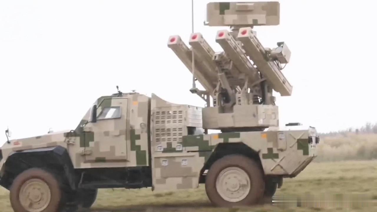 这个国产“倚天”防空系统还是用4×4“野马”底盘比较好看——“倚天”是北方工业推