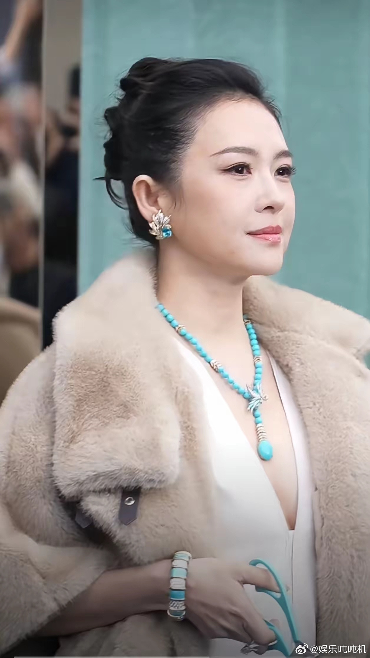 我记得章子怡不长这样啊，怎么几天没见又变了，瞿颖那句话果然说的没错。她说，医美很