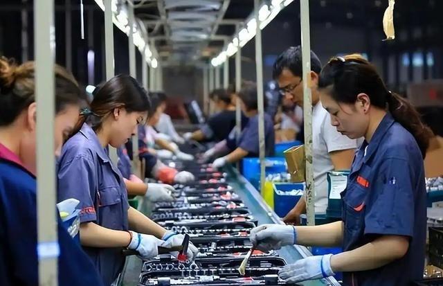 越南犯了很多后发国家都会犯的错！把中国吸引外资的结果当成了原因，以为划出一块地、