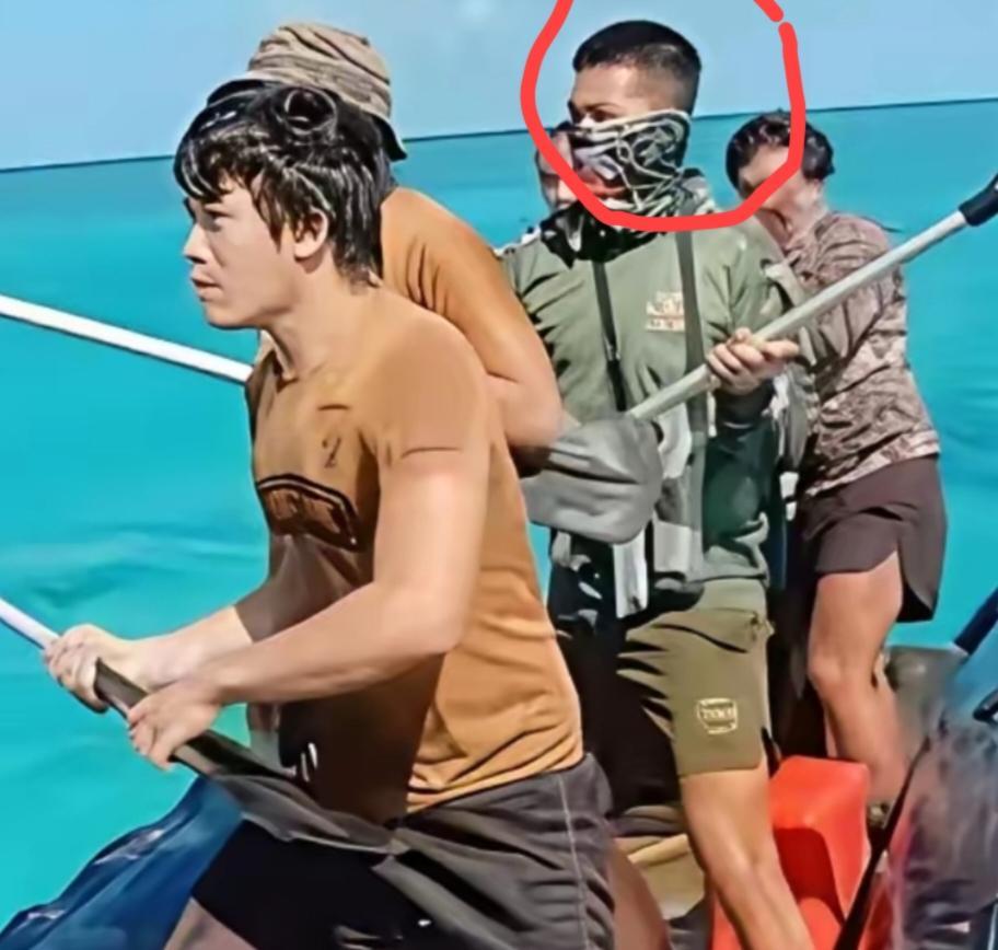 一眼看穿伪装！菲方人员根本不是普通渔民，全套策划海上碰瓷，套路实在太明显前