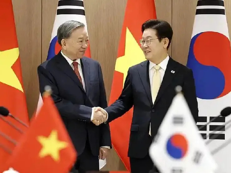 8月13日，新加坡《海峡时报》发表评论文章，指出越南在高铁项目的招标中再次展现其