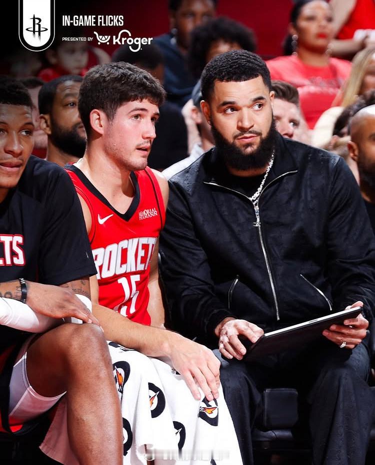 乌度卡谈谢泼德的进步以及自信：“我们球队内部有很多高大、运动能力强的防守球员，他