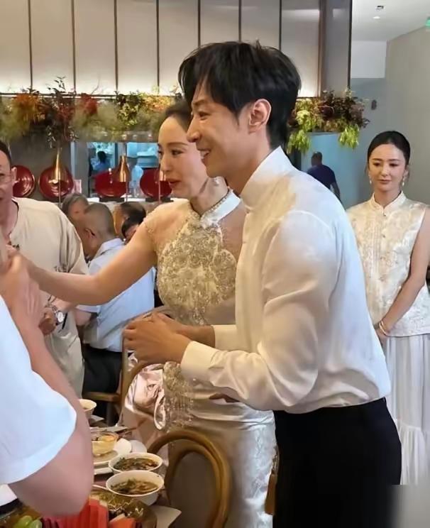 董璇46岁，尚余1070万债务待还。她名下最后一间公司近期被恢复执行4942万