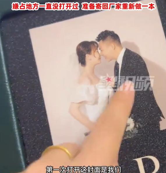 “心真大！”9月28日，四川成都，一女子结婚照拍了4年，因觉得占地方，就一直没有