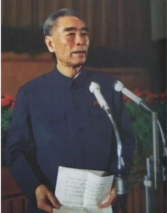 1963年，香港遭遇百年不遇的大旱，全港陷入了严重的供水危机。各行各业停工停产，