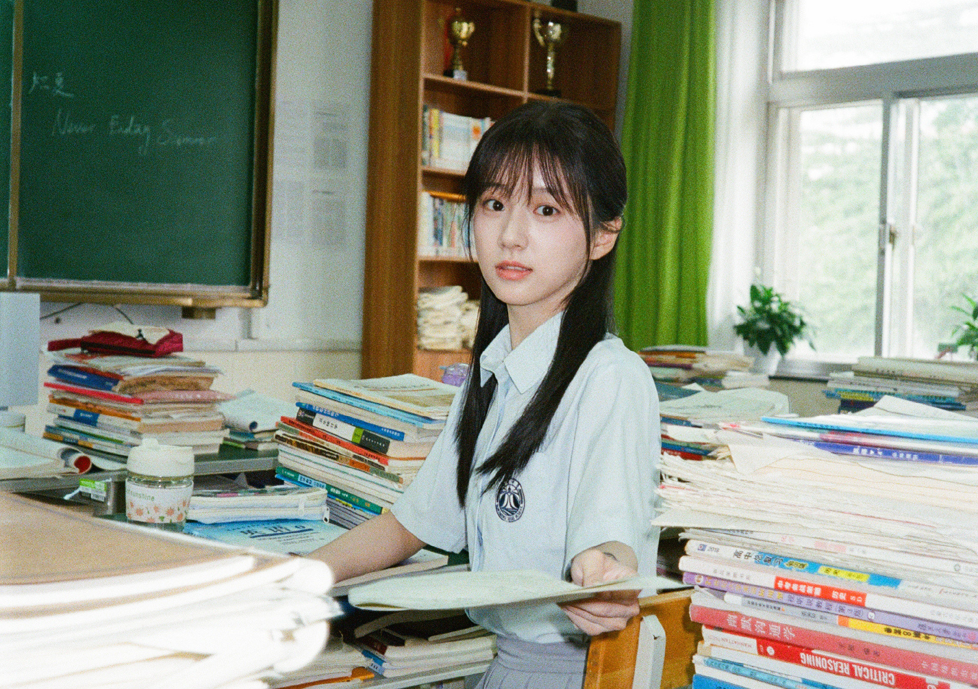 好想用包上恩的脸度过学生时代包上恩这张脸也太适合学生时代了吧！校服一穿、齐刘海一