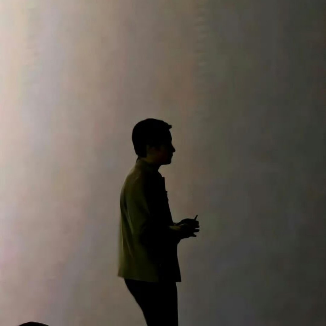 王国维在《人间词话》中提出人生三重境界，以三首宋词中的名句形象概括成就大事业、大