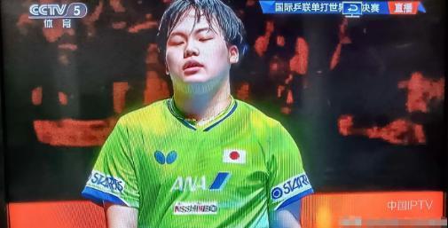 松岛辉空应该算是，目前世界乒坛上最没教养，最不讲公共礼仪的一个人。输了球丑态