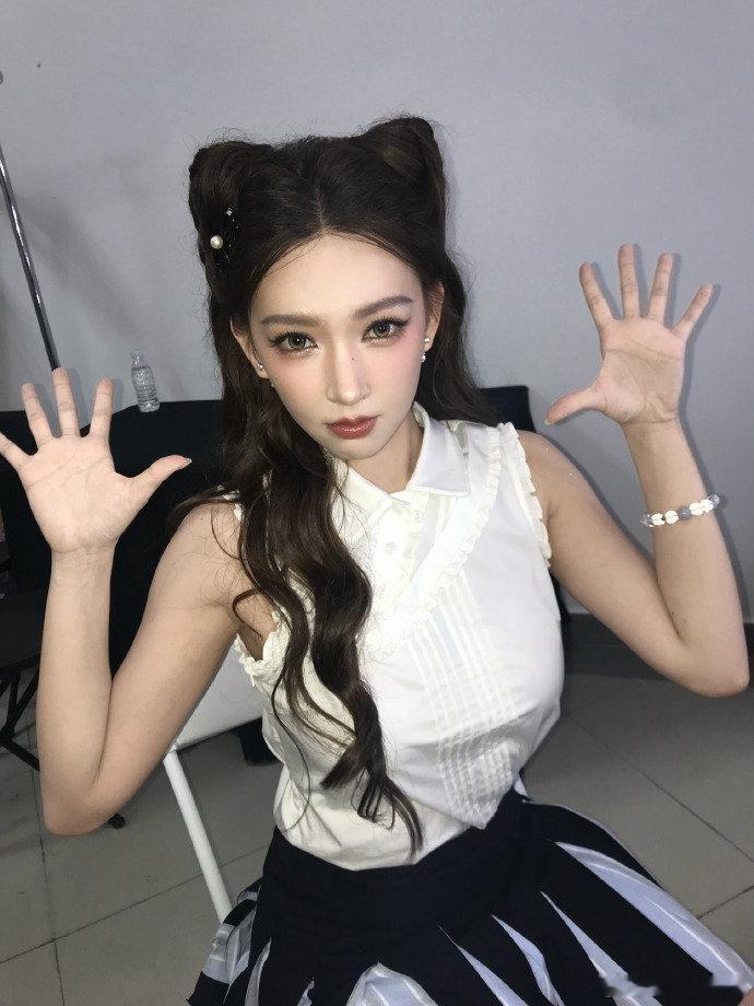 程潇完全小猫来的程潇最适配猫塑之人救命！程潇这个造型也太适配猫塑了吧！软乎乎的猫