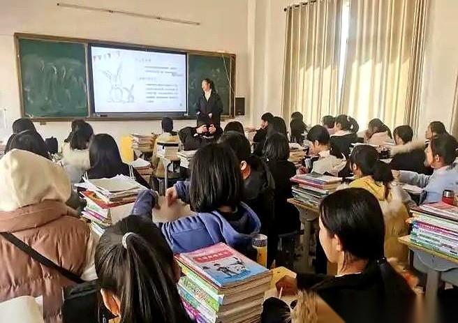 我跟你讲，别再信什么学霸天赋异禀的鬼话了。他们根本不是脑子快，他们是时间的贼。