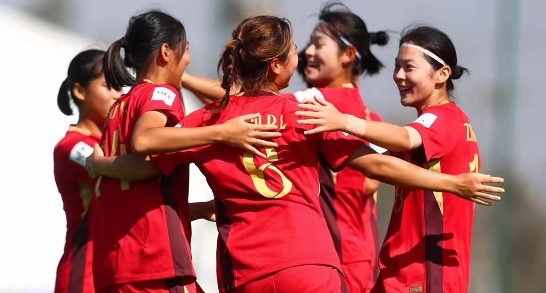 朝鲜女足告诉中国足球应该怎么踢！闭关锁国，没有一个外教，哪怕连体能师都是本国的，