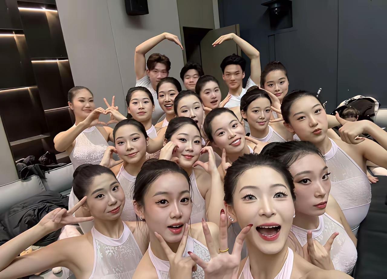 选个女朋友带走，只能选一个！