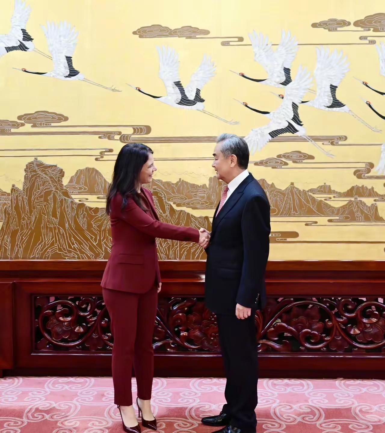 中国和联合国谈妥了4月29日，中国外交部长王毅在北京会见第80届联合国大会主席