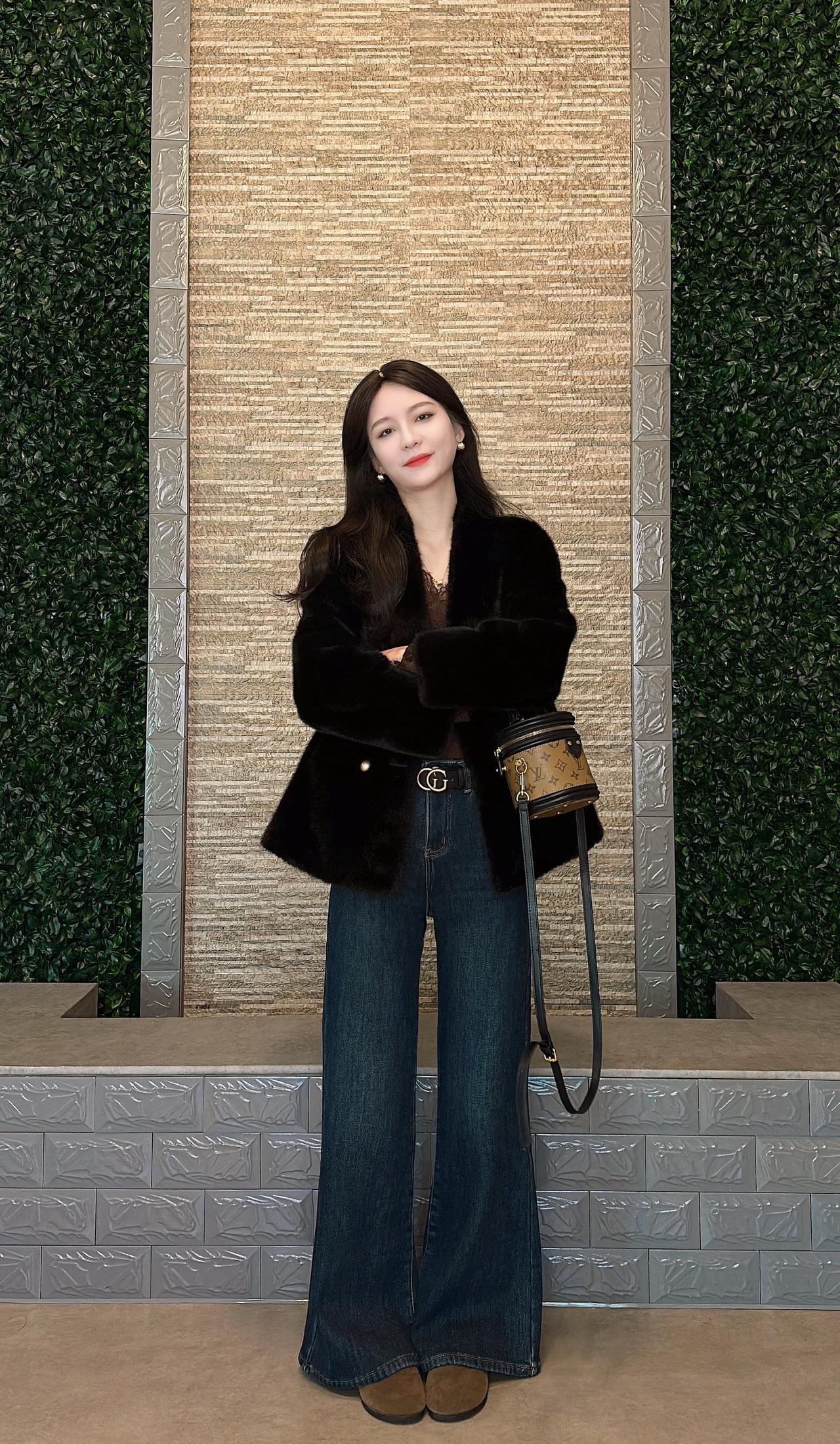 后来发现，吃个好饭，睡个好觉做自己喜欢做的事情那才叫幸福微喇裤冬季穿搭韩系