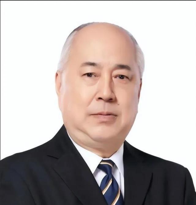 钱学森的儿子钱永刚，一生中两次辍学，初中数学考30分，高中没念完就另谋出路，而父