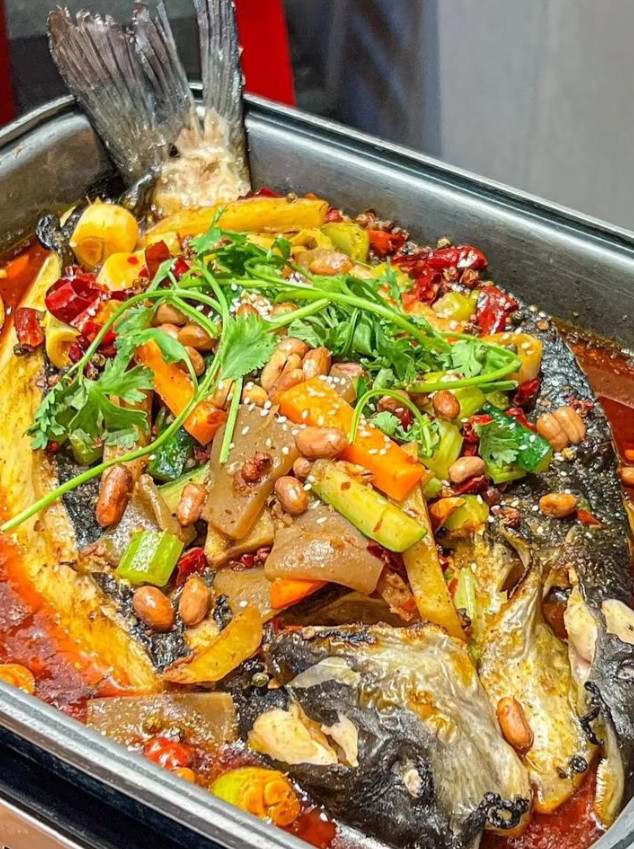 真不能吃外面的饭了！昨天我和老公去了一家新开的烤鱼店，人多的需要排队，而且鱼肉