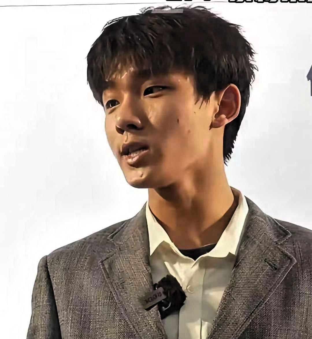 说实话，徐州15岁高中生于聍鹏的事，没有华丽的宣传，却让人越品越有分量，这份沉稳