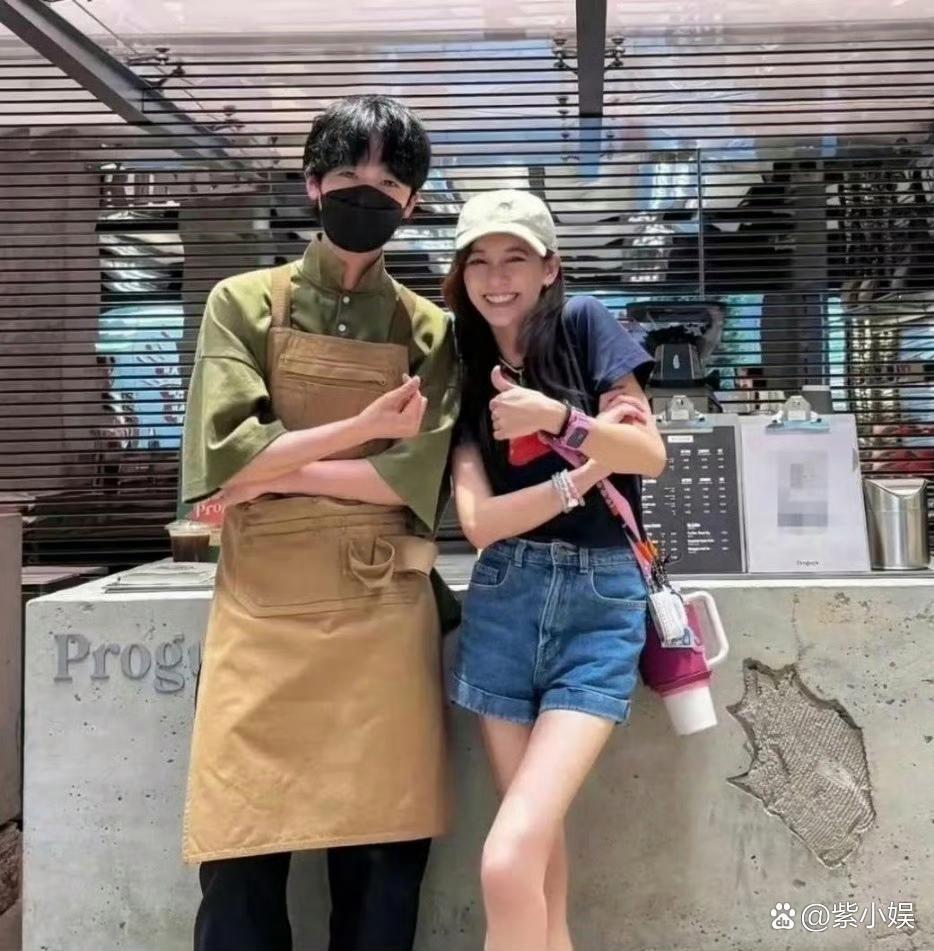 谁能想到男孩旁边的女人已经是二胎妈妈了！