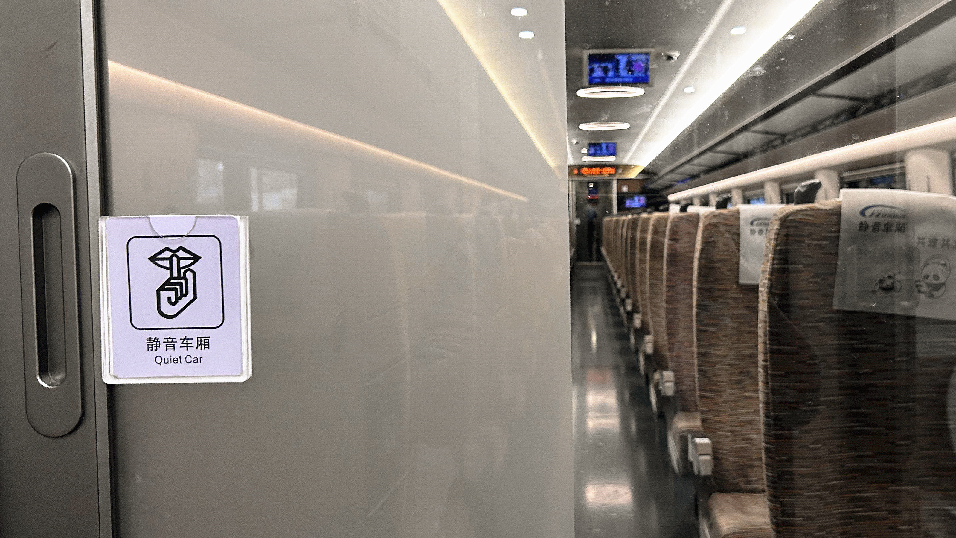 超8000列动车组提供静音车厢服务对于像我这种上车就想睡觉的人来说，静音车厢真
