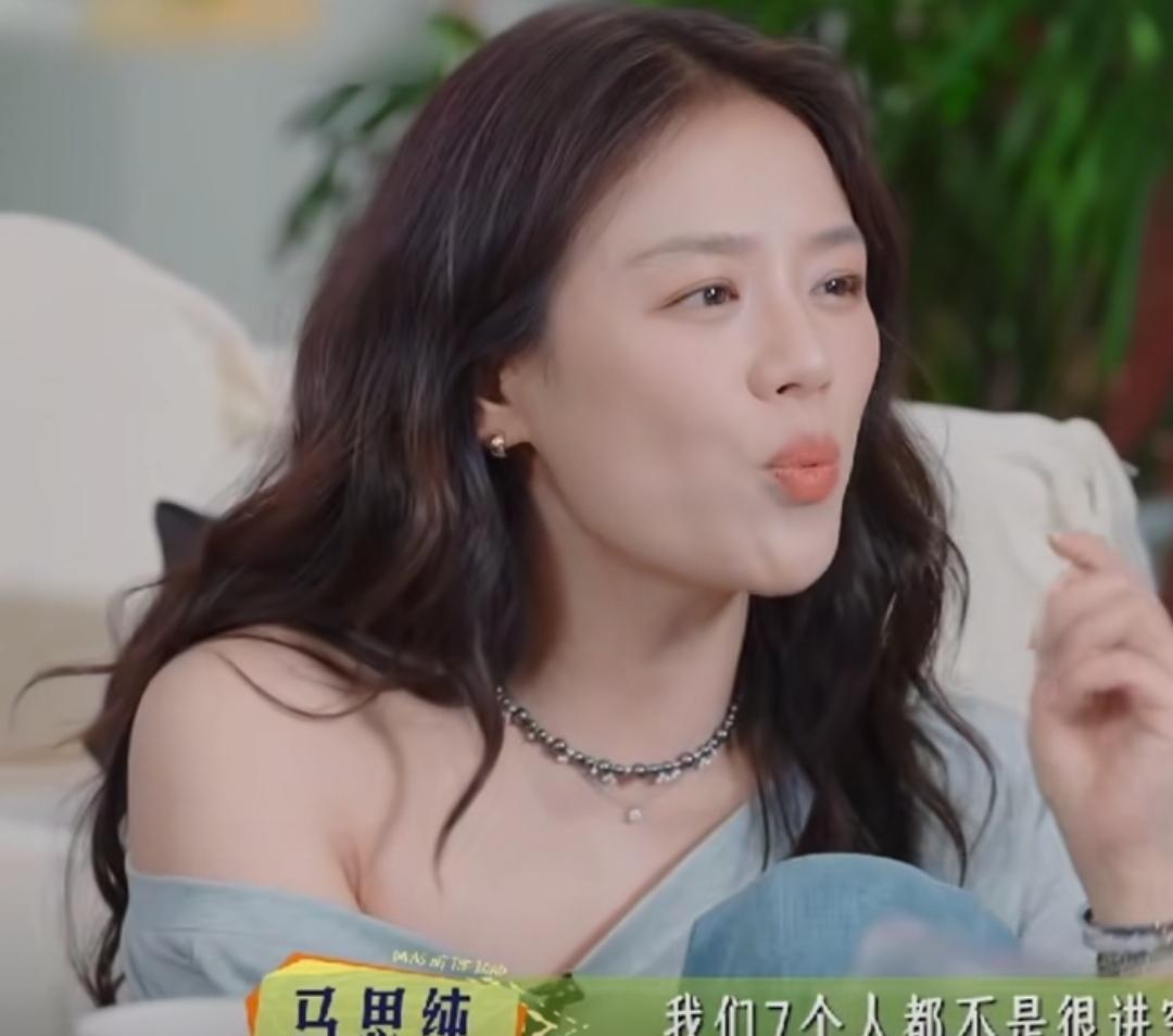 马思纯称“七老童心”在吃的上面都不是很讲究，导演也认证“七老童心”很会省钱，导演