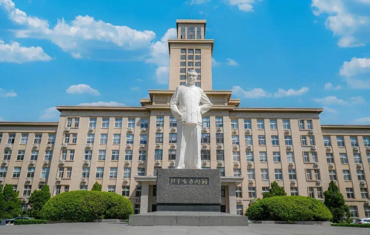 同城双子星学校，清华北大，南开天大、复旦交大、武大华科，两所学校的男女生婚恋的比